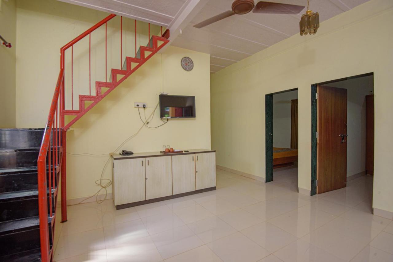 Prajakta Rest House Alībāg Exterior foto