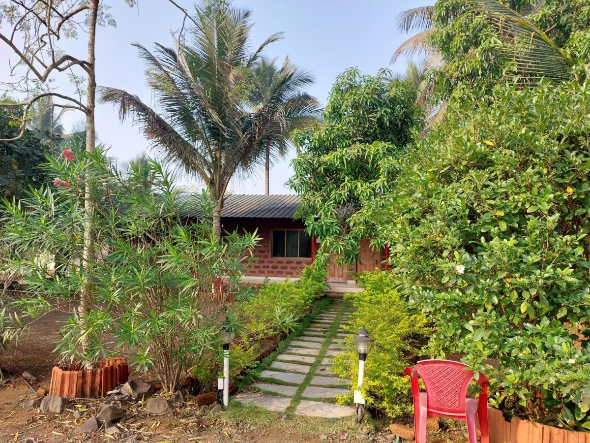 Prajakta Rest House Alībāg Exterior foto